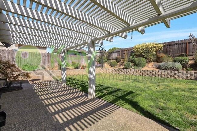 Building Photo - 6359 Edgewood Way