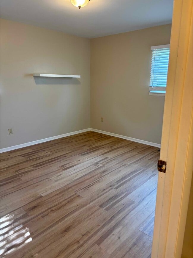 Building Photo - 3 bedroom, 1.5 bathroom Chelsea ranch - fr...