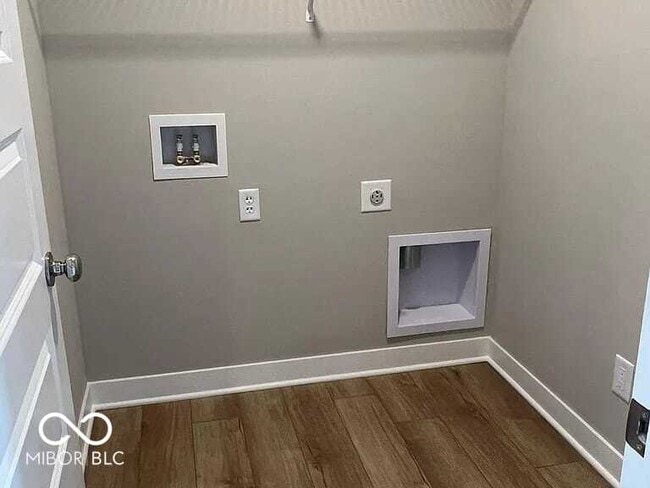 Building Photo - 6886 Sunstone Pl