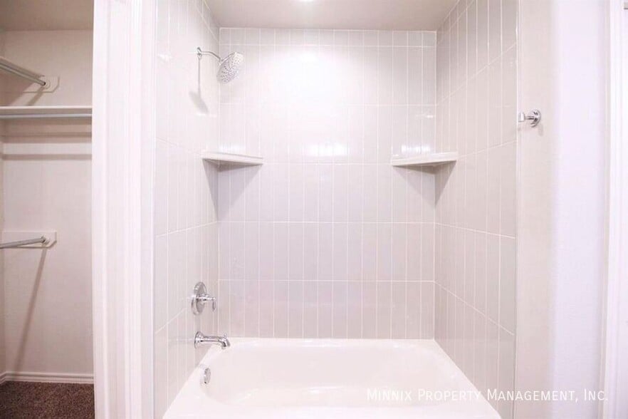 Building Photo - 5840 Lehigh St