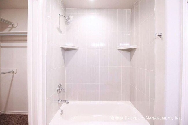 Building Photo - 5840 Lehigh St