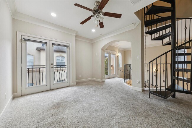 Building Photo - 607 Oakley St