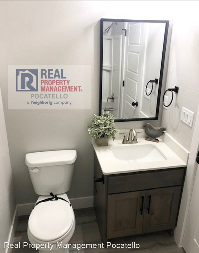 Building Photo - 3 br, 2.5 bath House - 159 Park Lawn #7