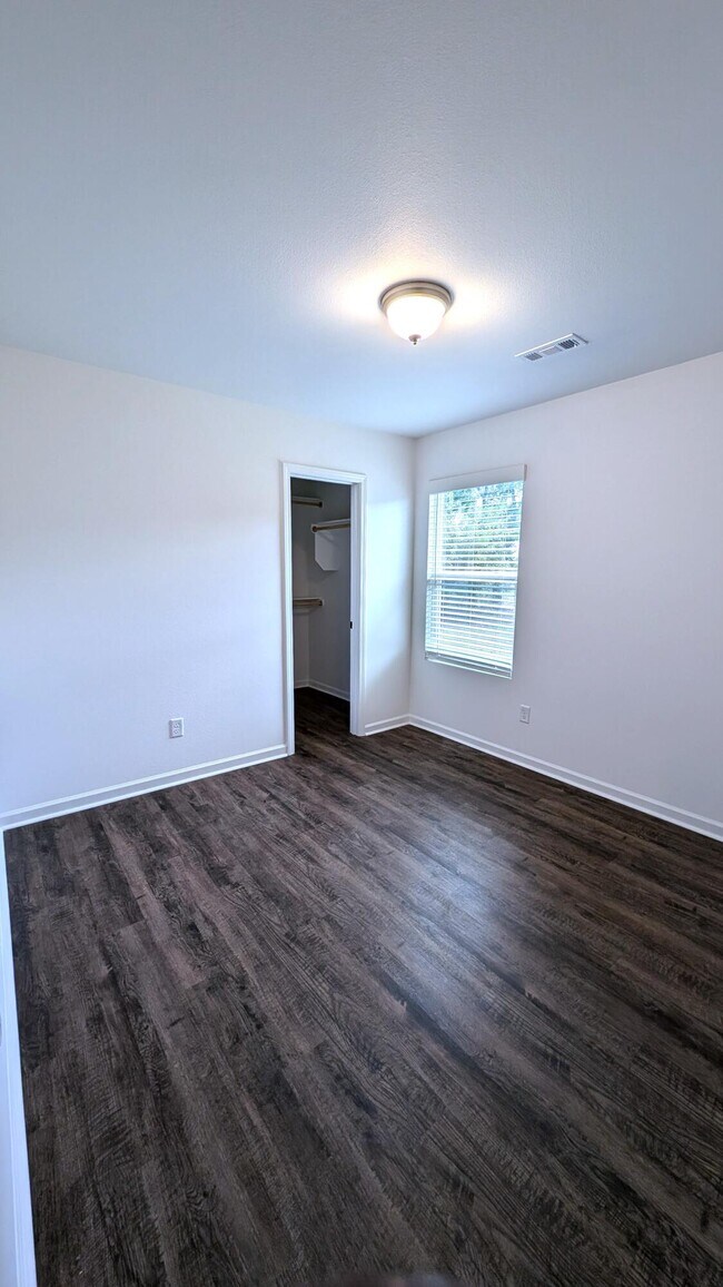 Building Photo - 1109 Downy Dr