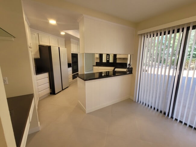 Building Photo - 462 Avenida Adobe