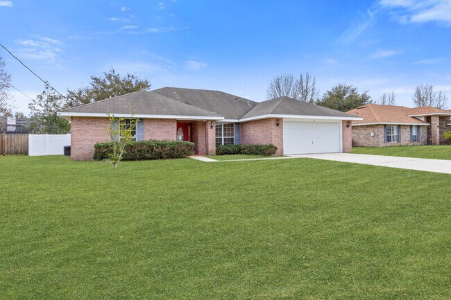 Building Photo - 6 Lemay Pl