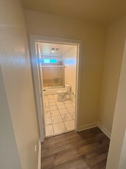 Building Photo - 630 1/2 W 79th St