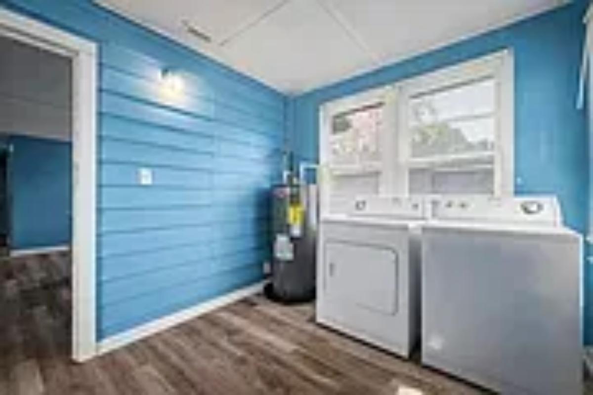 Building Photo - 250 Vernis Ave