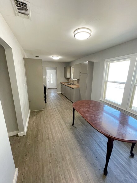 Building Photo - 454 Anton Dr