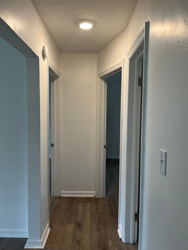 Building Photo - Beautiful Renovated 2 bedroom!