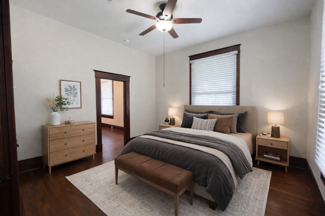 Building Photo - 305 W 38th St