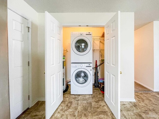Building Photo - 8921 Camshire Cir