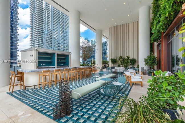 Building Photo - 801 S Miami Ave