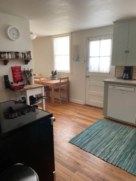 Building Photo - 2221 Seymour Ave