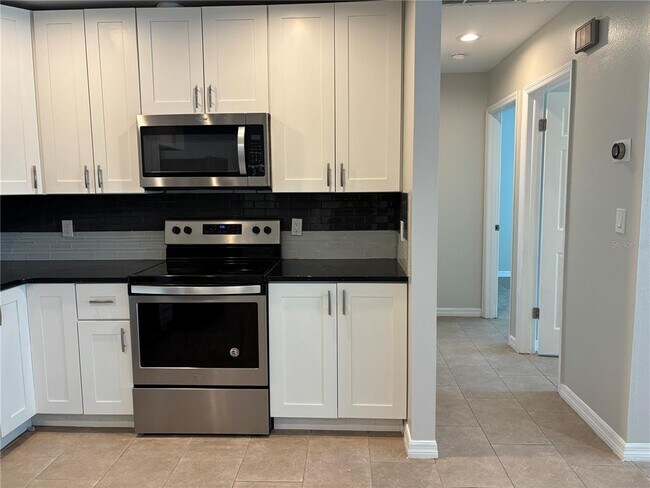 Building Photo - 8363 Jennifer Ln