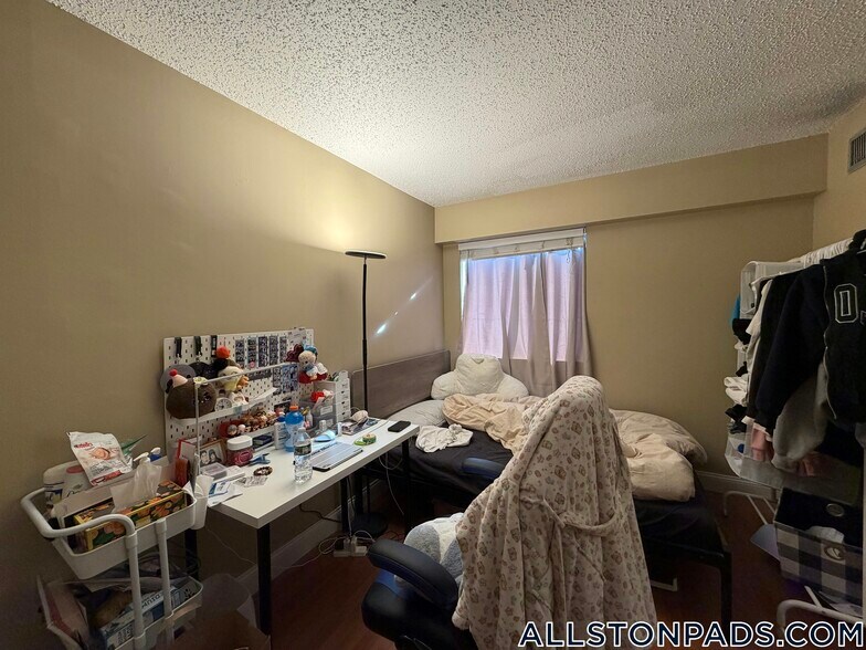 Building Photo - 15 N Beacon St