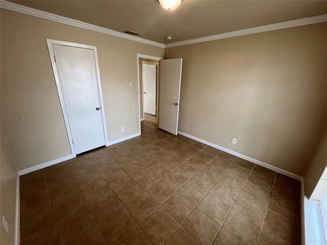 Building Photo - 422 Bella St