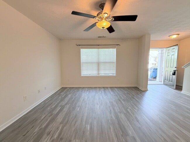 Building Photo - Spacious 3/2.5 Townhome in Lawrenceville
