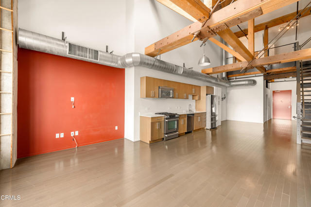Building Photo - 530 S Hewitt St