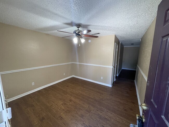 Building Photo - 3 br, 2 bath House - 3401 Briercliff Dr
