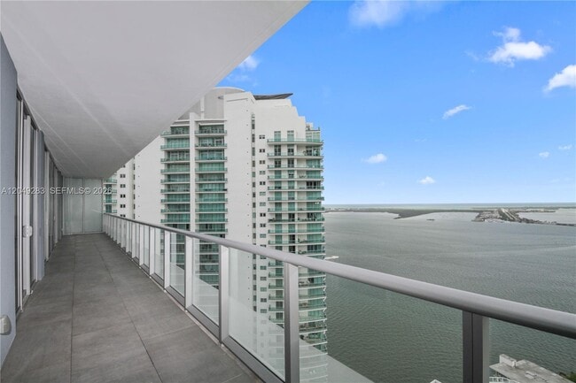 Building Photo - 1300 Brickell Bay Dr