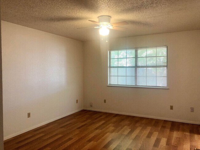 Building Photo - Pre leasing now for 4/1/2026