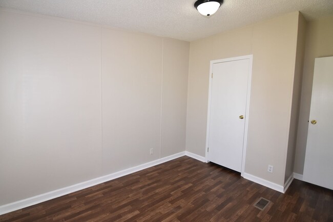 Building Photo - Spacious 3-Bed, 2-Bath Manufactured Home o...