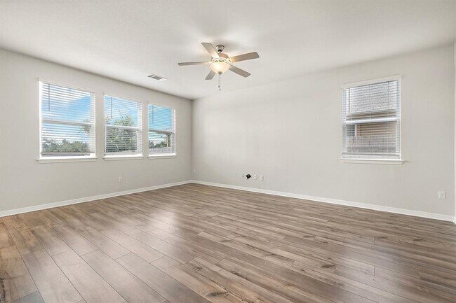 Building Photo - 120 Longmount Cv