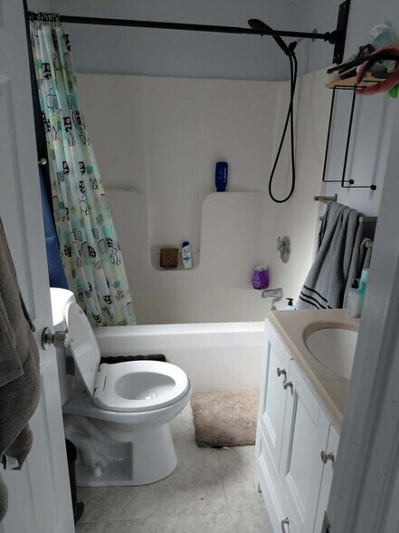 Building Photo - 82 Main St