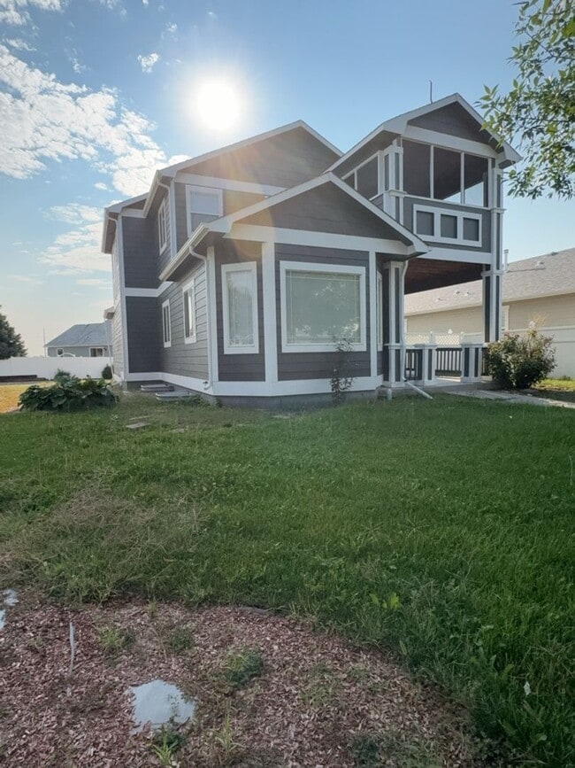 Building Photo - 4326 Mariposa Ln
