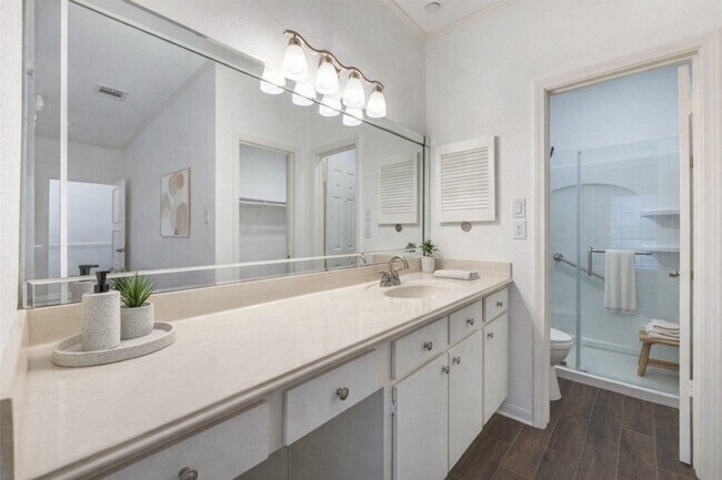 Building Photo - 401 Lakeside Ln