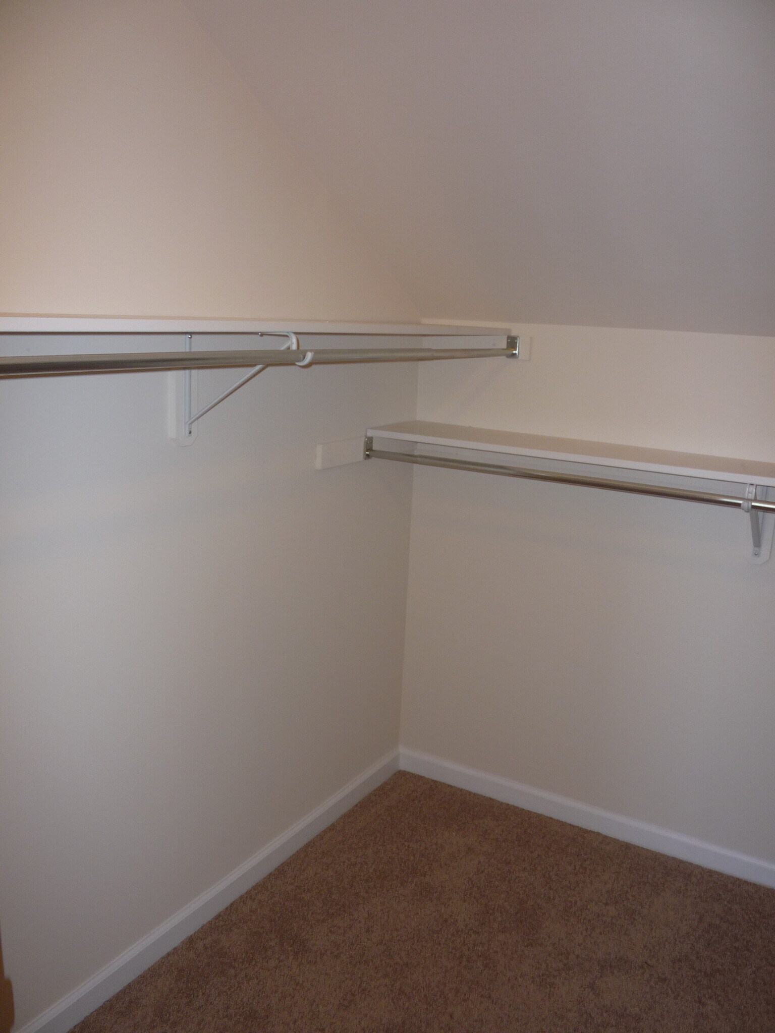 Building Photo - 215 N 6th St