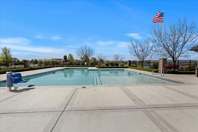 Building Photo - 5 Bed 3 bath Golf Course Neighborhood