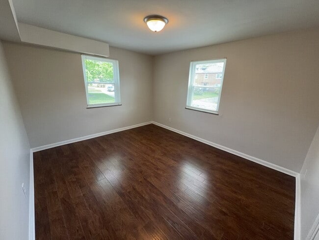 Building Photo - 3918 E Gatewood Ln