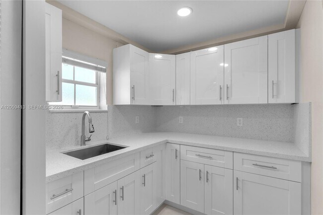 Building Photo - 378 SW 6th St