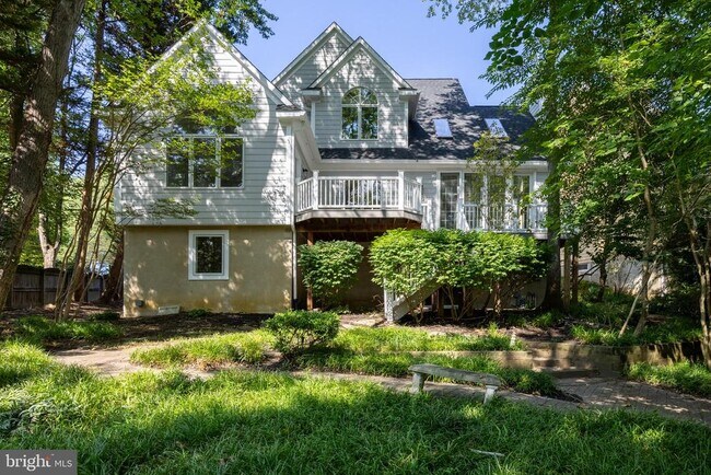 Building Photo - 221 Spring Race Ct