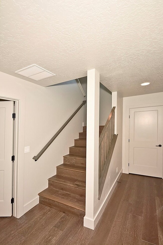 Building Photo - One of a Kind-3 Bedroom and 3 Bathroom Luxury Townhouse in Harris Ranch.