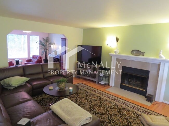 Building Photo - Wonderful 3 Bedroom, 2.5 Bath Home in Gig Harbor