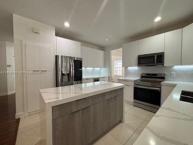 Building Photo - 712 Tulip Cir