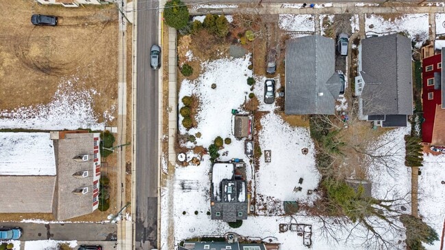 Building Photo - 264 Lake St