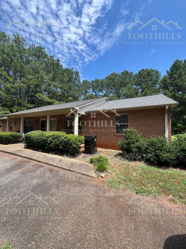 Building Photo - 5542A Old Pearman Dairy Rd.