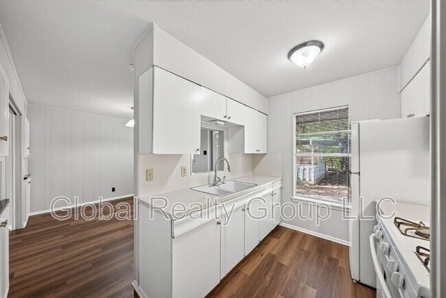 Building Photo - 103 Brettonwood Dr