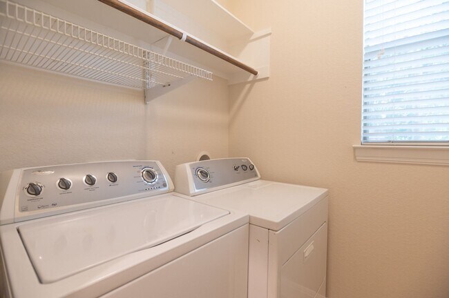 Building Photo - Spacious, Two Story, South Austin Condo!