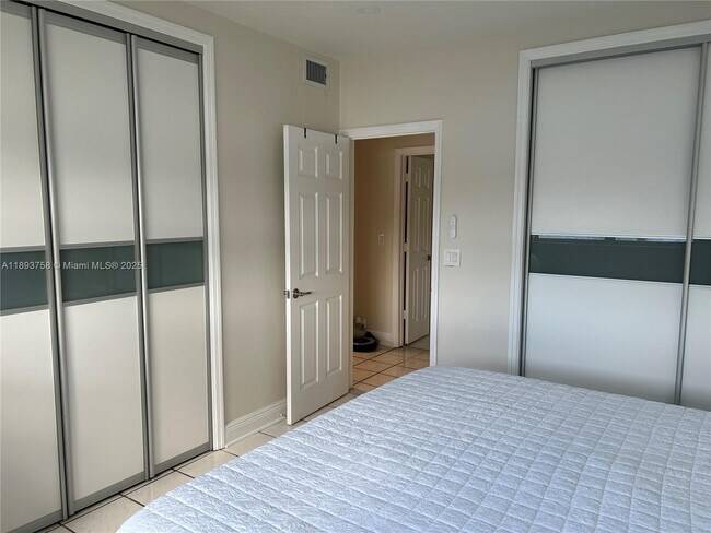 Building Photo - 2200 S Ocean Dr