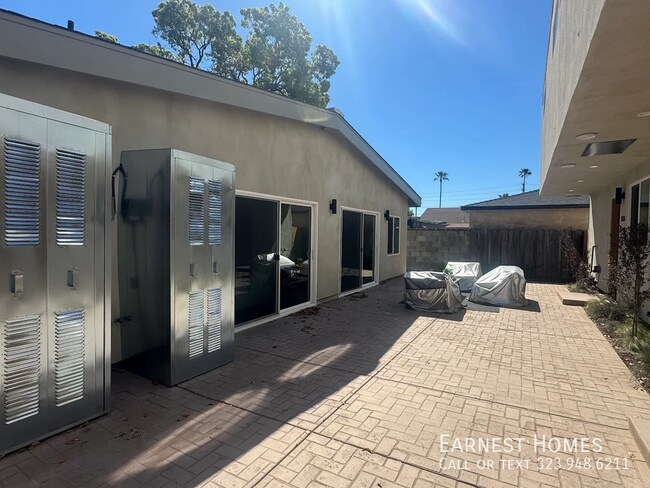 Building Photo - 6441 Satsuma Ave