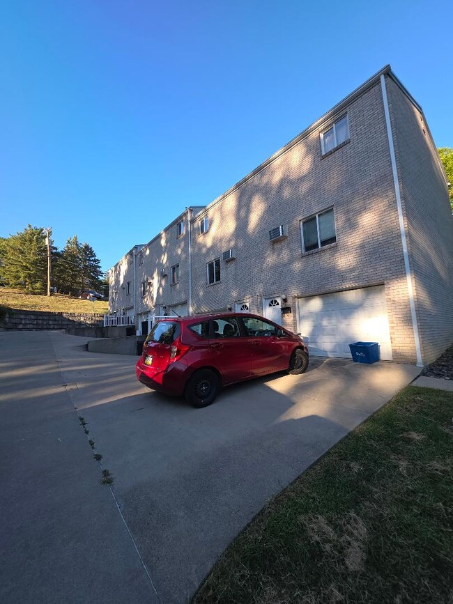 Building Photo - 414 Park Dr