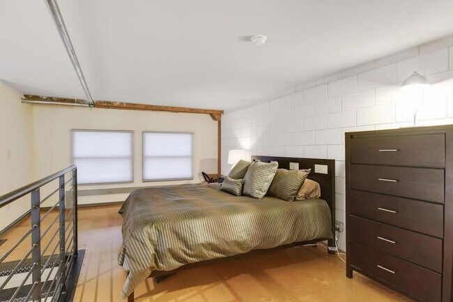 Building Photo - 801 N Washington Ave