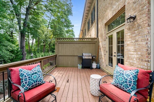 Building Photo - 523 Ansley Cir NE