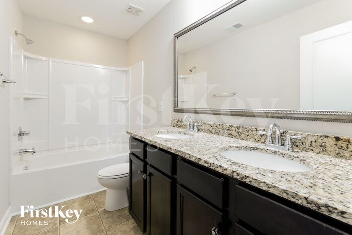 Building Photo - 413 Forsythia Ave