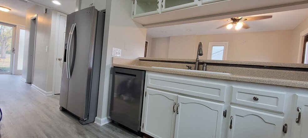 Building Photo - 312 38th St